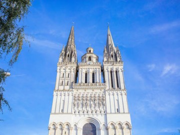 https://reservation.destination-angers.com/medias/images/prestataires/2738282-catha_drale_d_angers_2238125.jpg_2 Dorothée Mouraud / Destination Angers