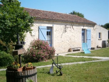 GITE La Petite Folie_MAREUIL SUR LAY DISSAIS_Gîte façade sud COLLIN B