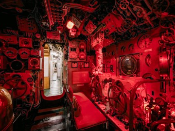 Visite intérieur sous-marin Espadon © SNAT / David Gallard